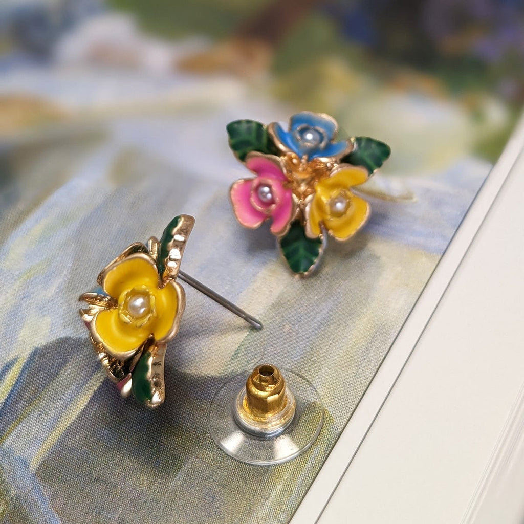 Flower stud earrings : Hand painted earrings