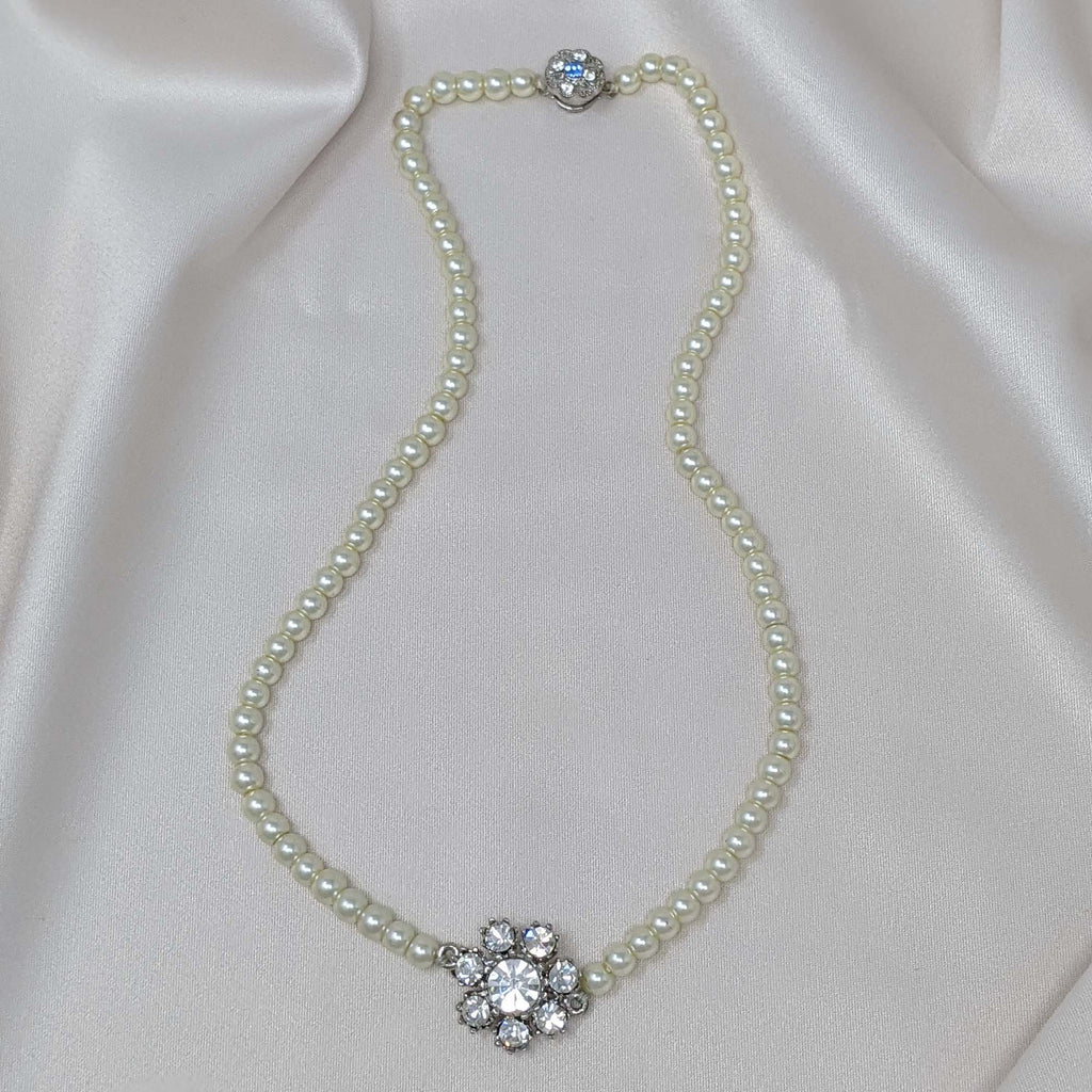 Crystal Flower Pearl Necklace Cream