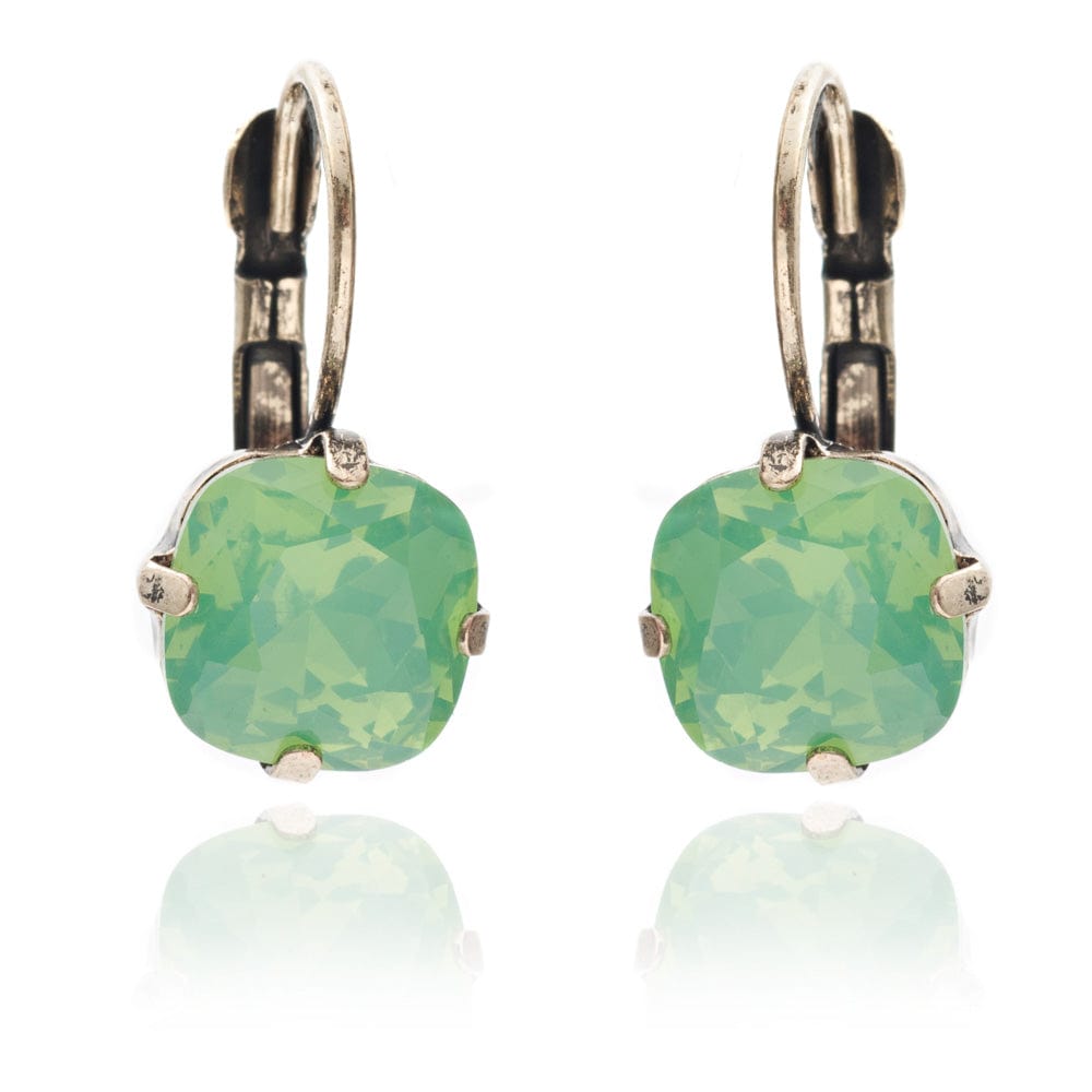 Light green Vintage style drop earring. This beautiful pair of earrings is ideal for any occasion or outfit.