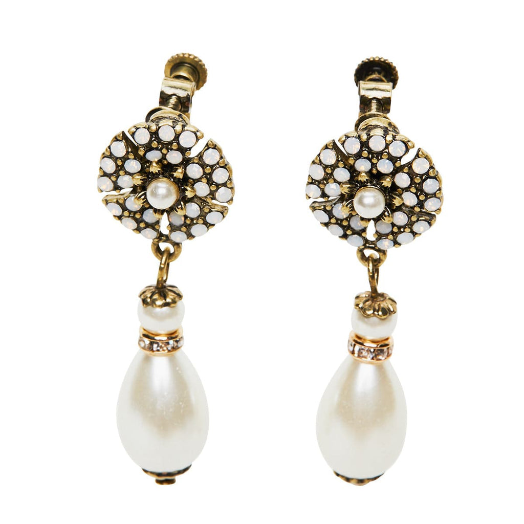Unique Clip on Pearl Drop earring inspired by famous designer Miriam Haskell. This unique piece is perfect for brides who love vintage jewellery.
